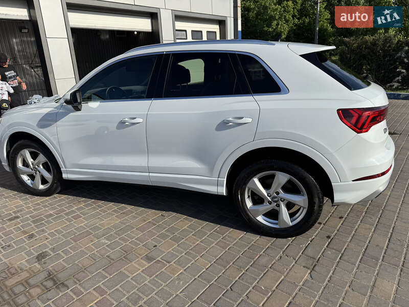 Внедорожник / Кроссовер Audi Q3 2019 в Одессе