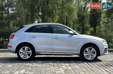 Внедорожник / Кроссовер Audi Q3 2016 в 