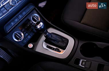 Внедорожник / Кроссовер Audi Q3 2015 в 