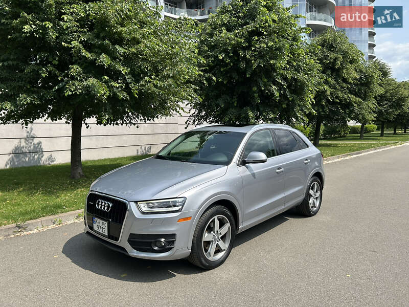 Внедорожник / Кроссовер Audi Q3 2015 в 