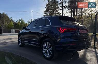 Позашляховик / Кросовер Audi Q3 2021 в 