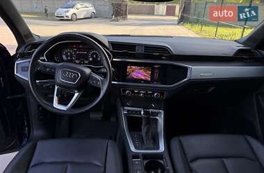 Позашляховик / Кросовер Audi Q3 2021 в 