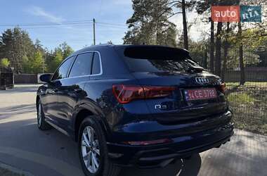 Позашляховик / Кросовер Audi Q3 2021 в 