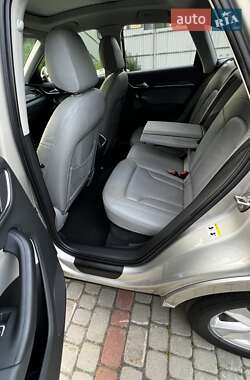 Внедорожник / Кроссовер Audi Q3 2015 в 