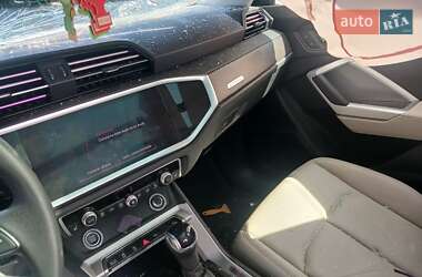 Внедорожник / Кроссовер Audi Q3 2021 в 