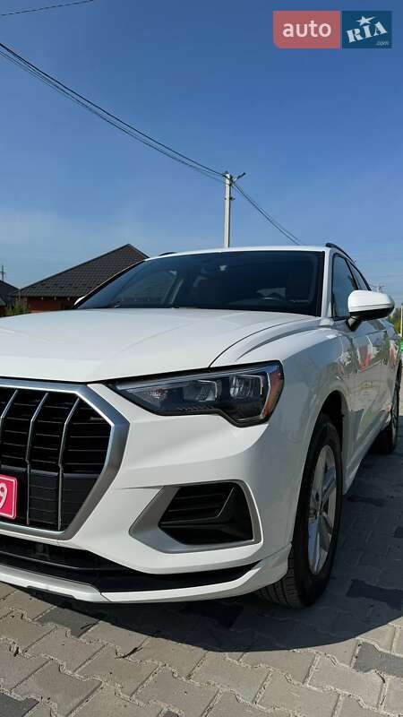 Внедорожник / Кроссовер Audi Q3 2021 в Ровно