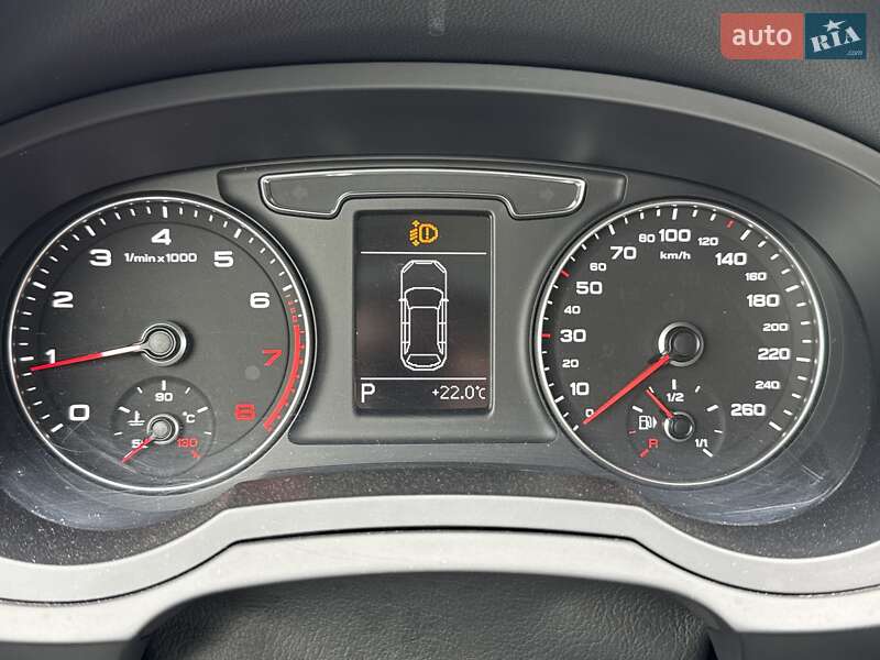 Внедорожник / Кроссовер Audi Q3 2016 в Киеве