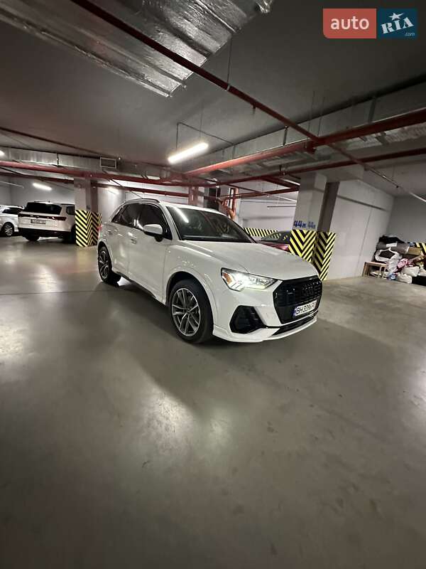 Позашляховик / Кросовер Audi Q3 2021 в Києві