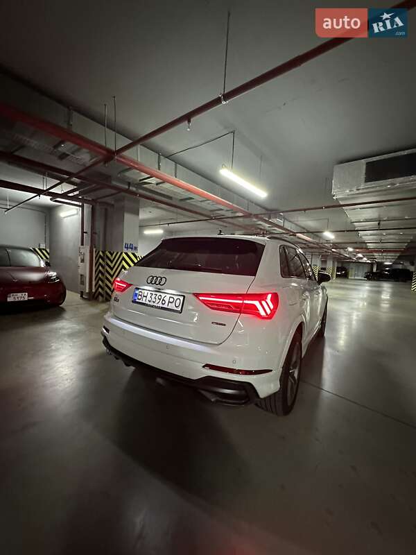 Позашляховик / Кросовер Audi Q3 2021 в Києві