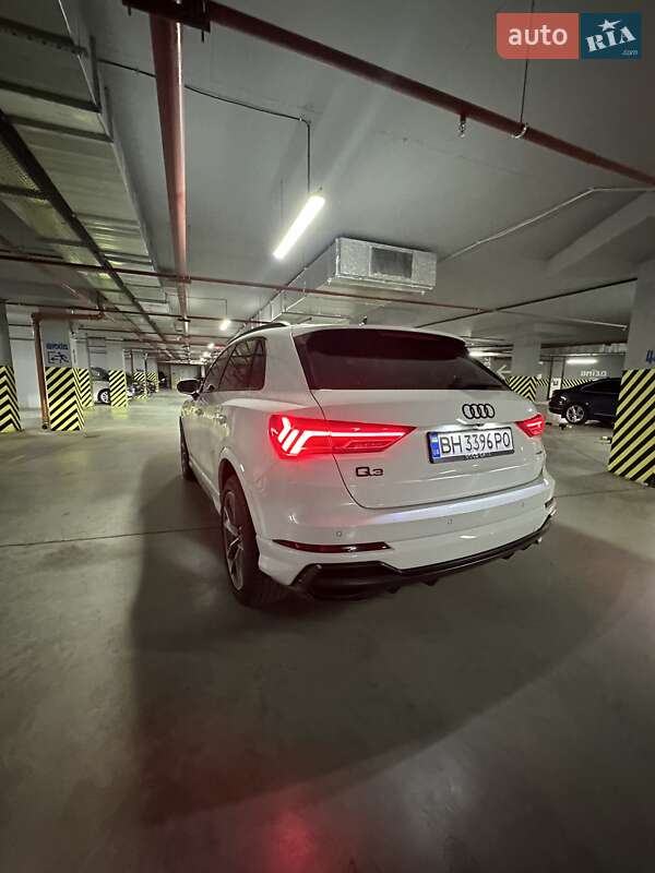 Позашляховик / Кросовер Audi Q3 2021 в Києві