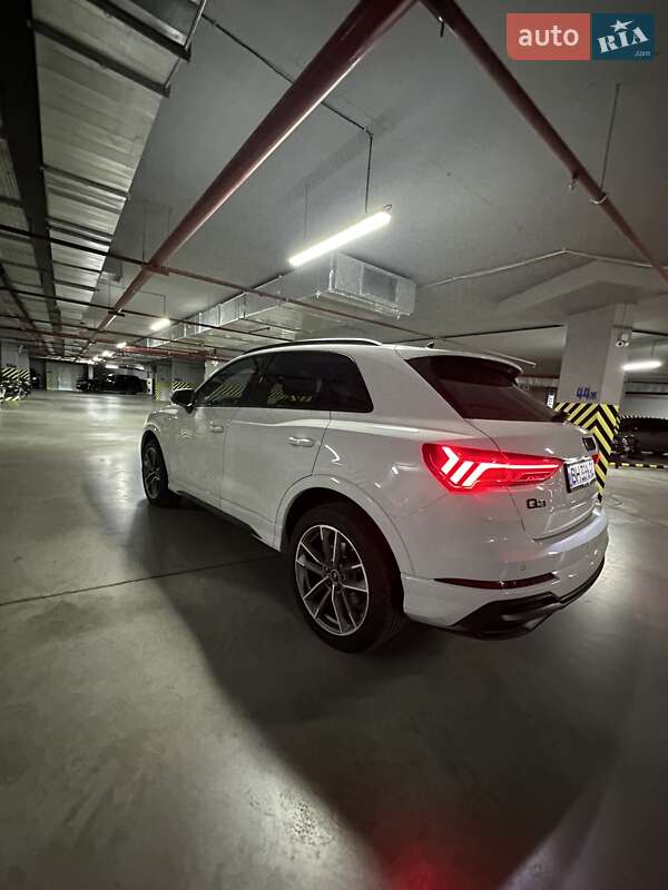Позашляховик / Кросовер Audi Q3 2021 в Києві