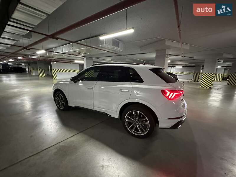 Позашляховик / Кросовер Audi Q3 2021 в Києві