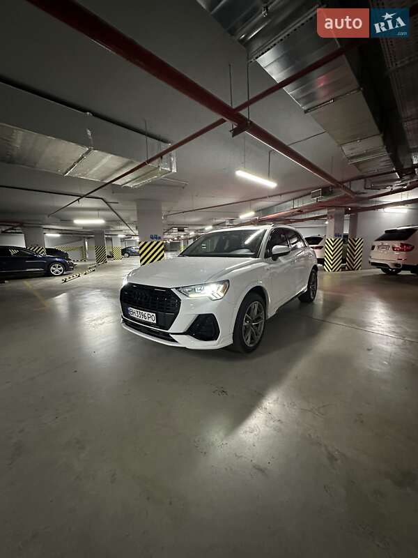 Позашляховик / Кросовер Audi Q3 2021 в Києві