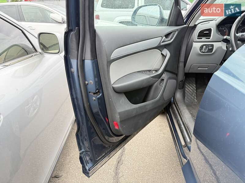 Внедорожник / Кроссовер Audi Q3 2016 в Киеве