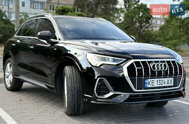 Внедорожник / Кроссовер Audi Q3 2023 в 
