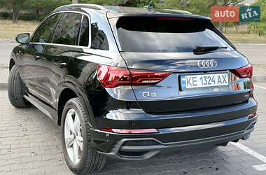 Внедорожник / Кроссовер Audi Q3 2023 в 
