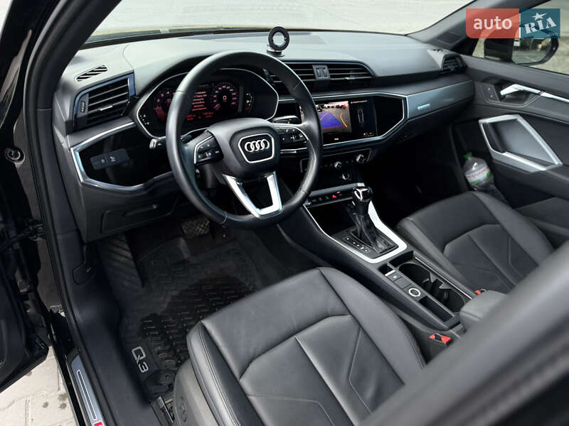 Внедорожник / Кроссовер Audi Q3 2023 в Каменском