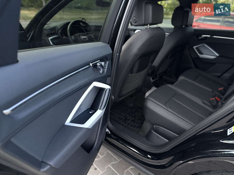Внедорожник / Кроссовер Audi Q3 2023 в Каменском