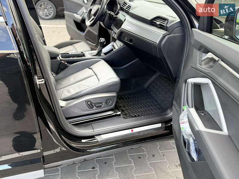 Внедорожник / Кроссовер Audi Q3 2023 в Каменском