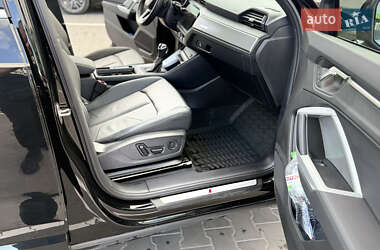 Внедорожник / Кроссовер Audi Q3 2023 в 
