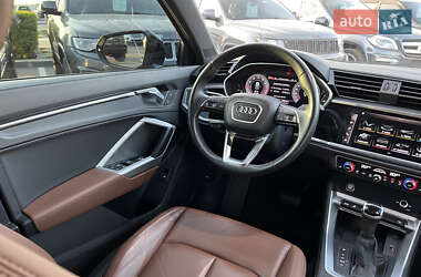 Внедорожник / Кроссовер Audi Q3 2019 в 