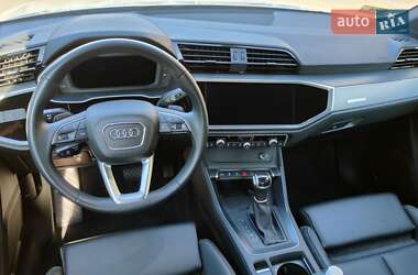 Внедорожник / Кроссовер Audi Q3 2022 в 