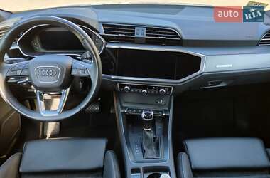 Внедорожник / Кроссовер Audi Q3 2022 в 