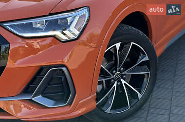 Внедорожник / Кроссовер Audi Q3 2020 в 