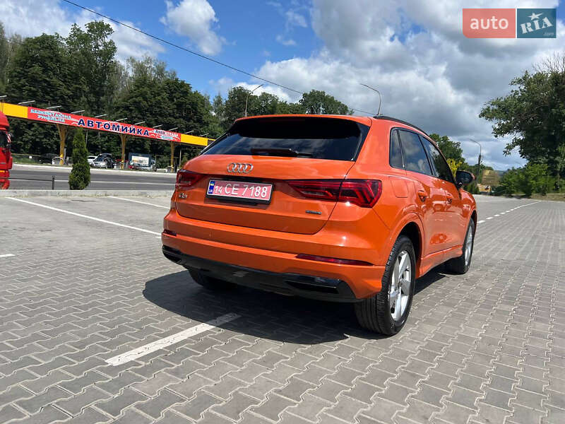 Внедорожник / Кроссовер Audi Q3 2021 в Тернополе