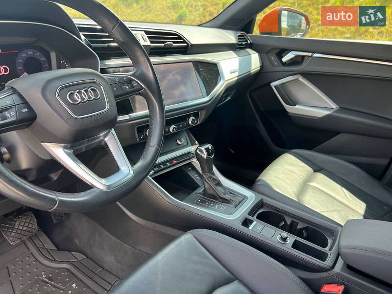 Внедорожник / Кроссовер Audi Q3 2021 в Тернополе