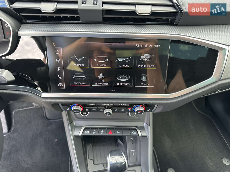Внедорожник / Кроссовер Audi Q3 2024 в Киеве