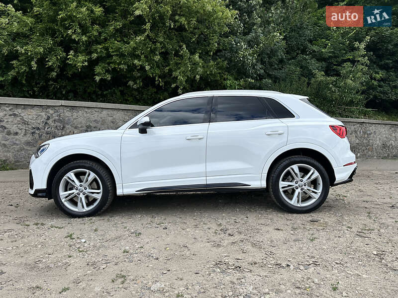 Позашляховик / Кросовер Audi Q3 2019 в Києві
