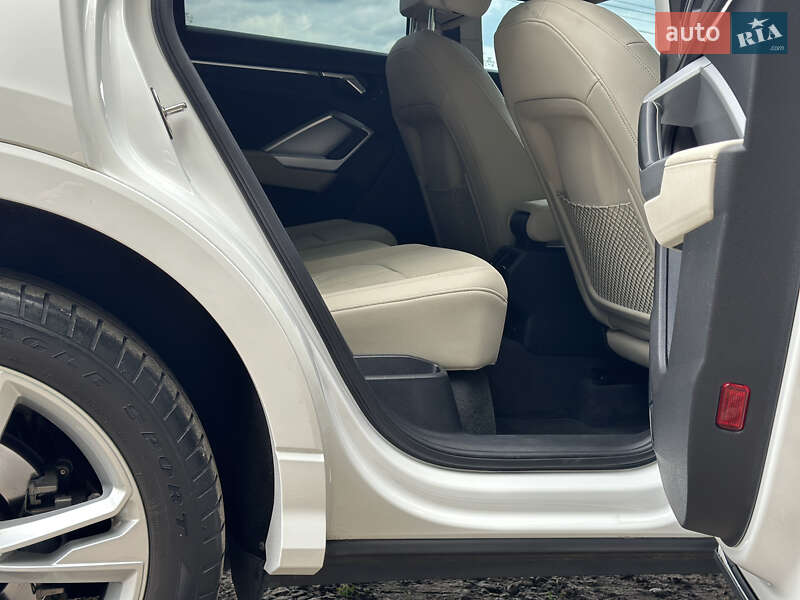 Позашляховик / Кросовер Audi Q3 2019 в Києві