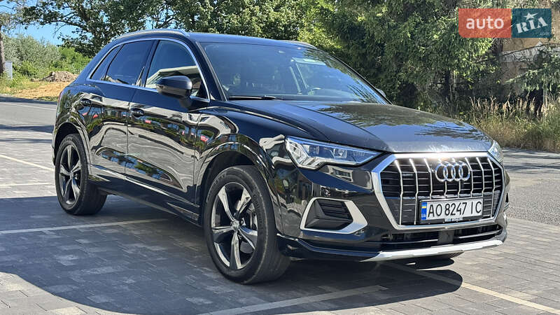 Внедорожник / Кроссовер Audi Q3 2019 в Ужгороде