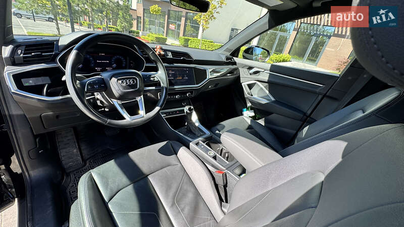 Внедорожник / Кроссовер Audi Q3 2019 в Ужгороде