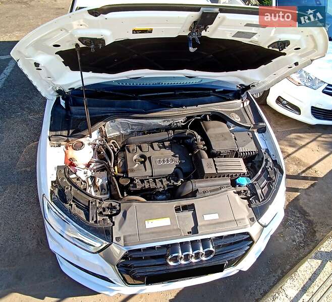 Внедорожник / Кроссовер Audi Q3 2017 в Одессе