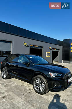 Внедорожник / Кроссовер Audi Q3 2021 в 