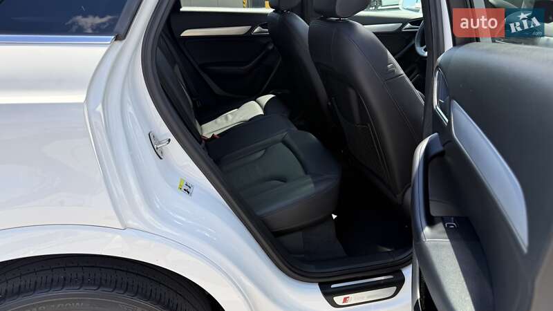 Внедорожник / Кроссовер Audi Q3 2017 в Киеве