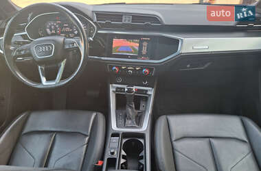 Внедорожник / Кроссовер Audi Q3 2020 в 