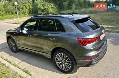 Позашляховик / Кросовер Audi Q3 2019 в 