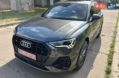 Позашляховик / Кросовер Audi Q3 2019 в 