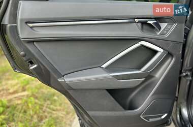 Позашляховик / Кросовер Audi Q3 2019 в 