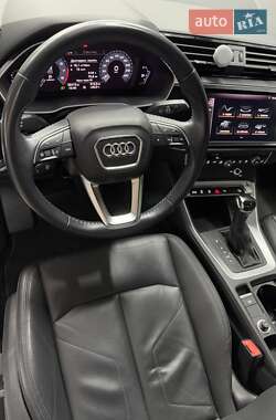 Внедорожник / Кроссовер Audi Q3 2019 в 