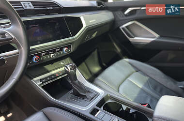 Внедорожник / Кроссовер Audi Q3 2022 в 