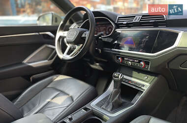 Внедорожник / Кроссовер Audi Q3 2022 в 