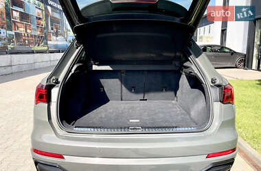 Внедорожник / Кроссовер Audi Q3 2022 в 