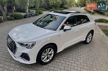 Внедорожник / Кроссовер Audi Q3 2024 в 