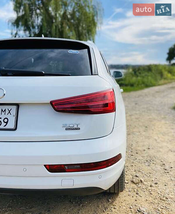 Позашляховик / Кросовер Audi Q3 2017 в Чернівцях