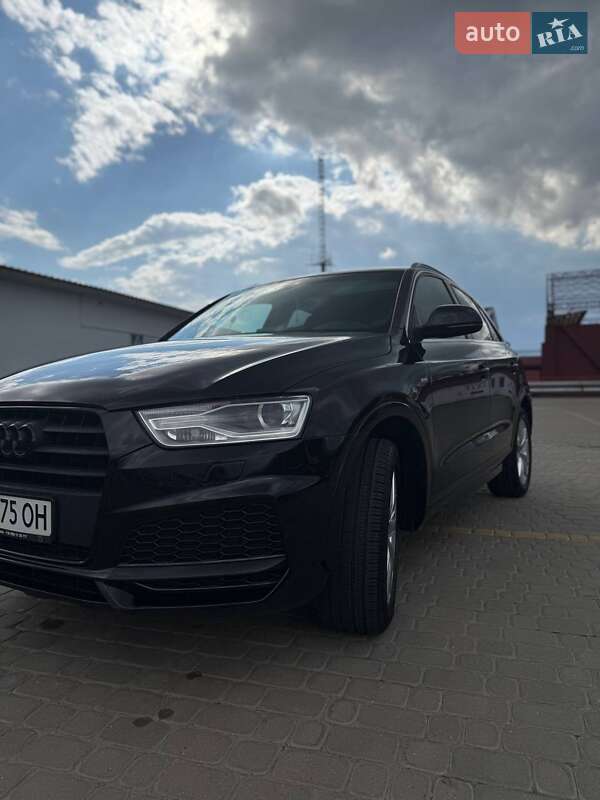 Позашляховик / Кросовер Audi Q3 2016 в 