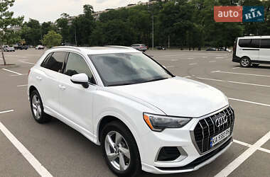 Позашляховик / Кросовер Audi Q3 2019 в 